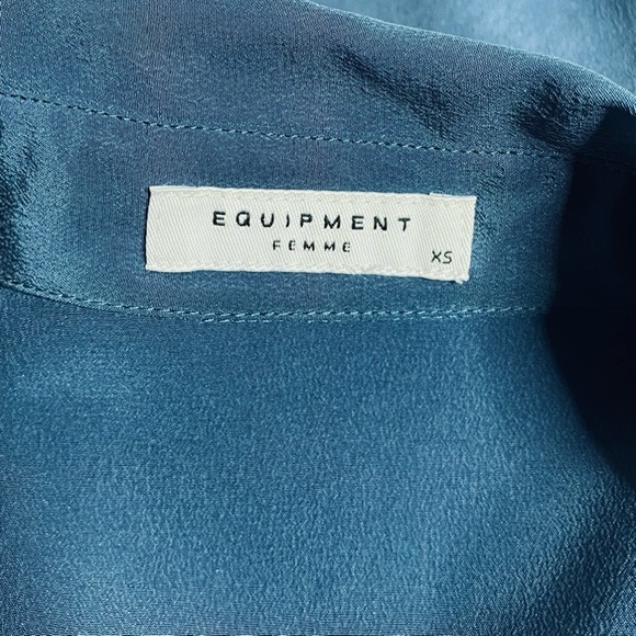 Equipment Femme Sleeveless Slim Signature Silk Top - Picture 7 of 9